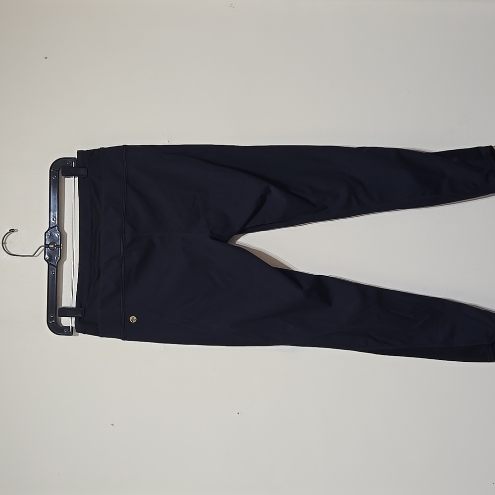 Manduka Mesh Women's Black Capri Leggings - Picture 6 of 7